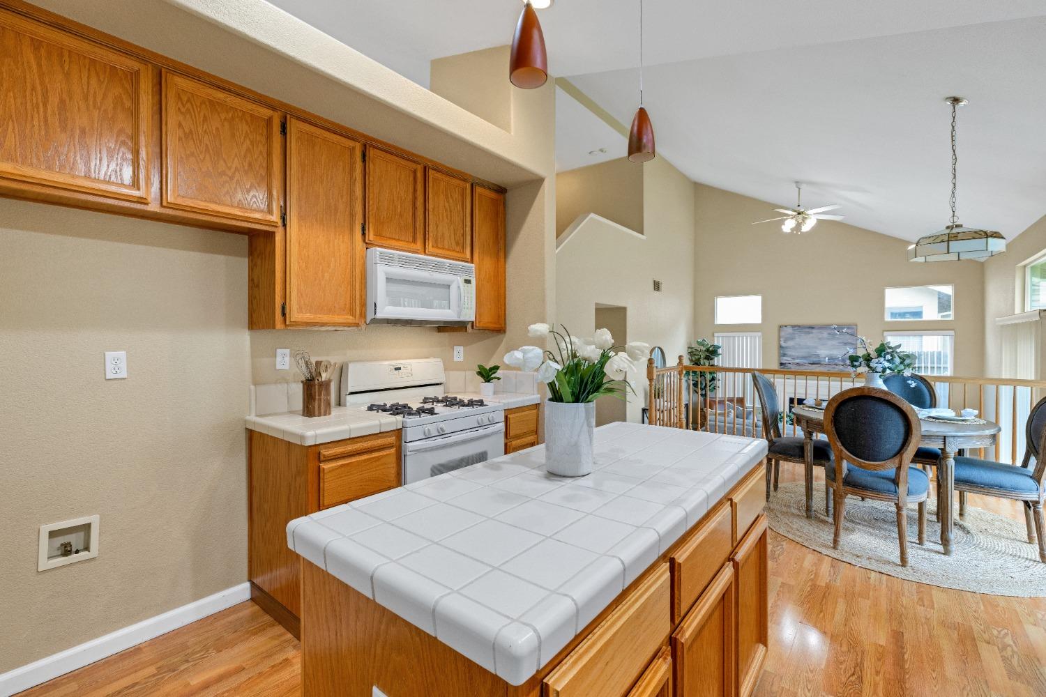 Spring Azure Way, Elk Grove, California image 21