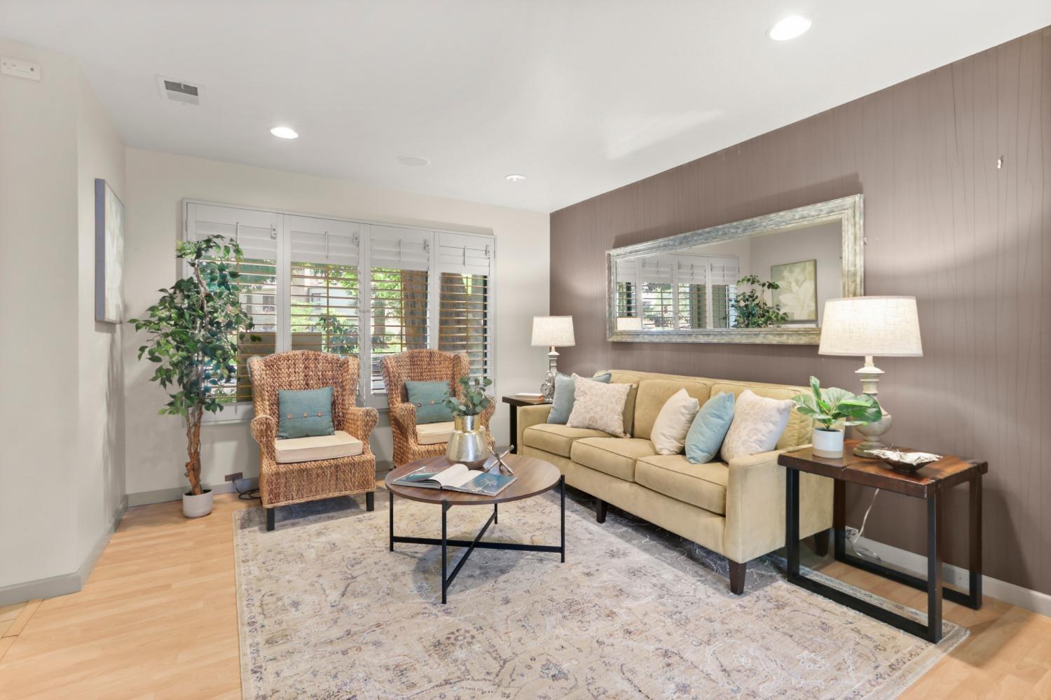 Photo #9: 225023652 Listing: Photo #9