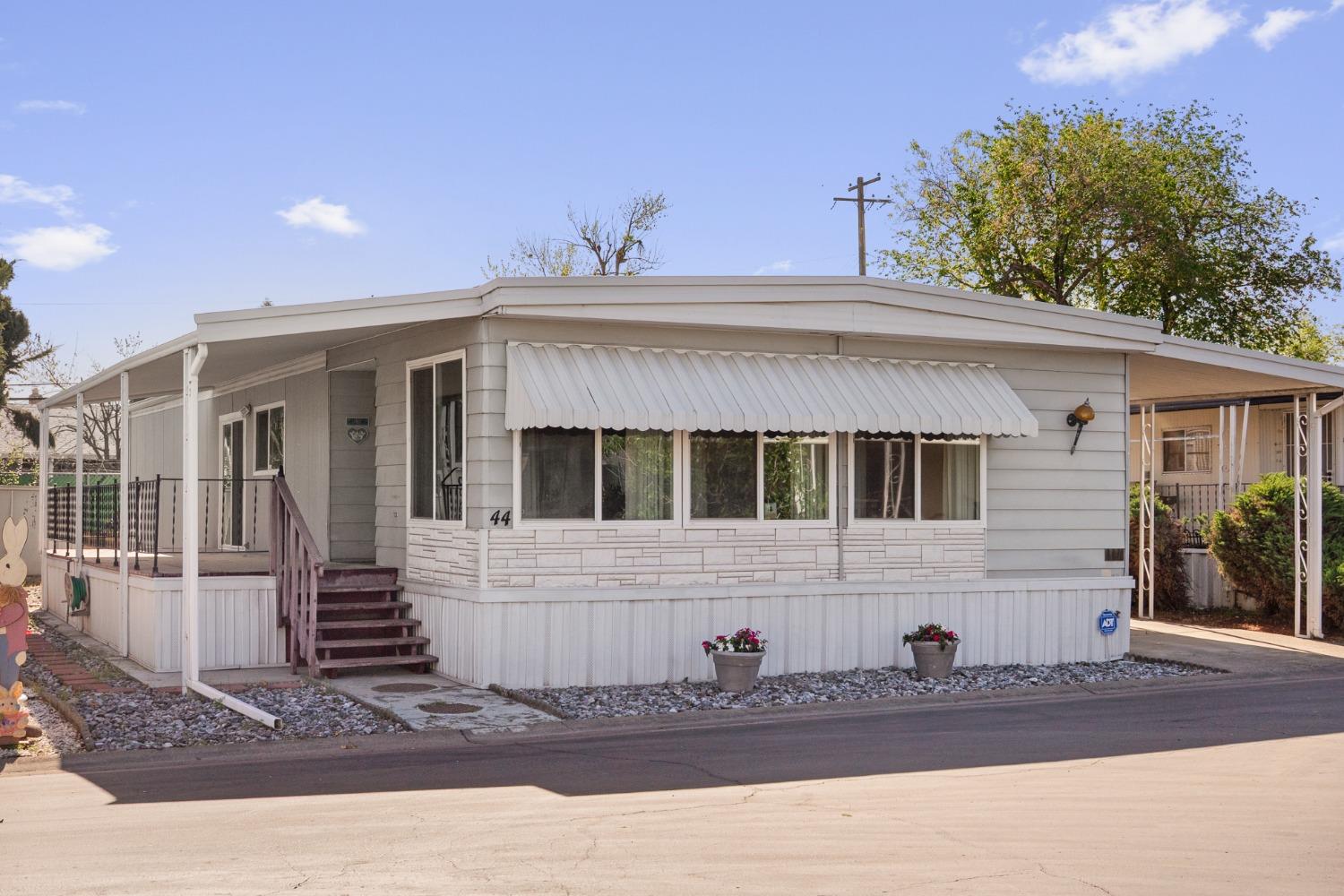 Detail Gallery Image 2 of 31 For 5040 Jackson St 44, North Highlands,  CA 95660 - 2 Beds | 2 Baths