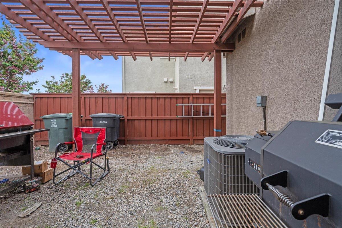 Detail Gallery Image 6 of 27 For 2201 Novi Dr, Riverbank,  CA 95367 - 3 Beds | 2/1 Baths