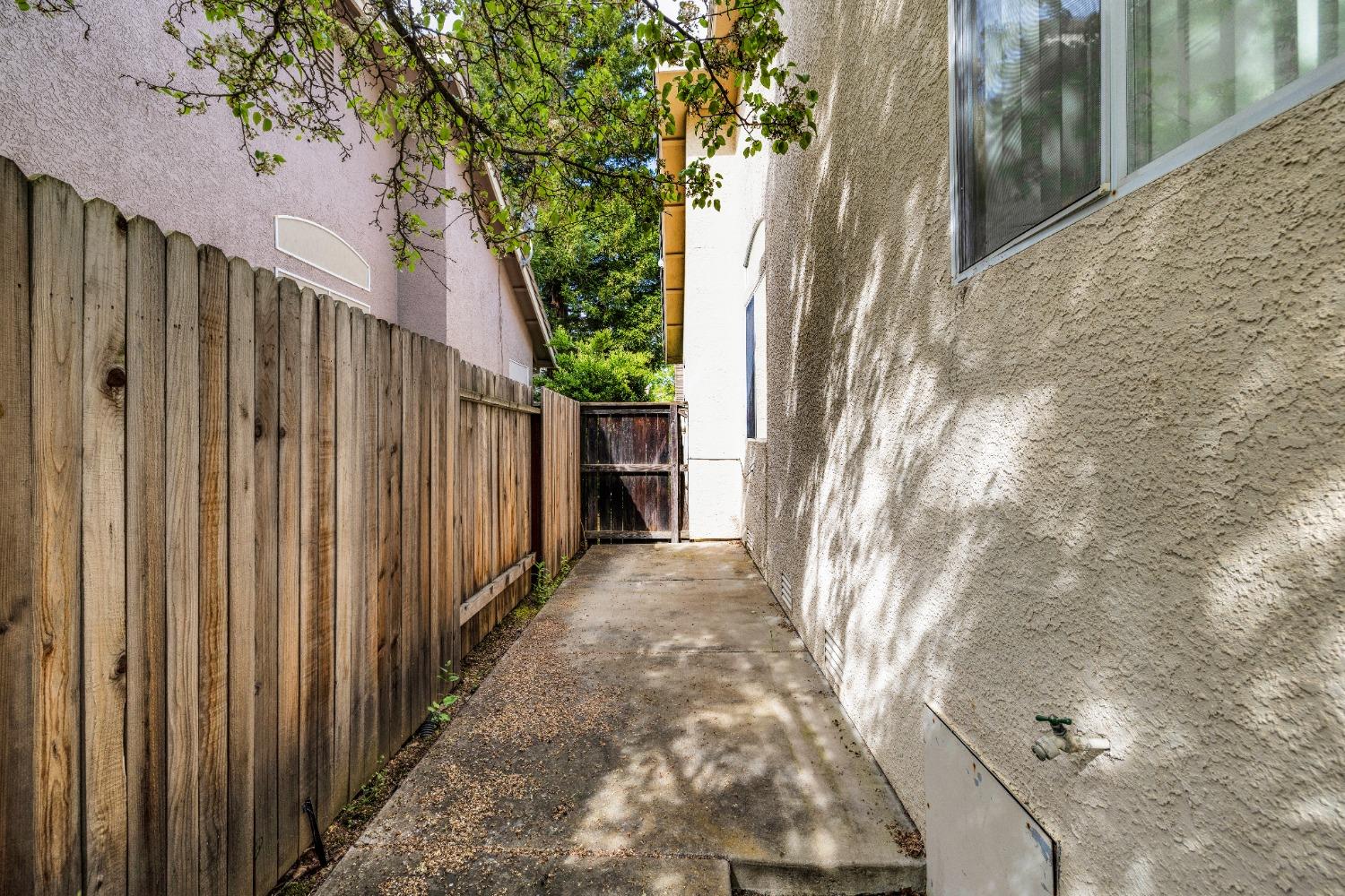 Spring Azure Way, Elk Grove, California image 45