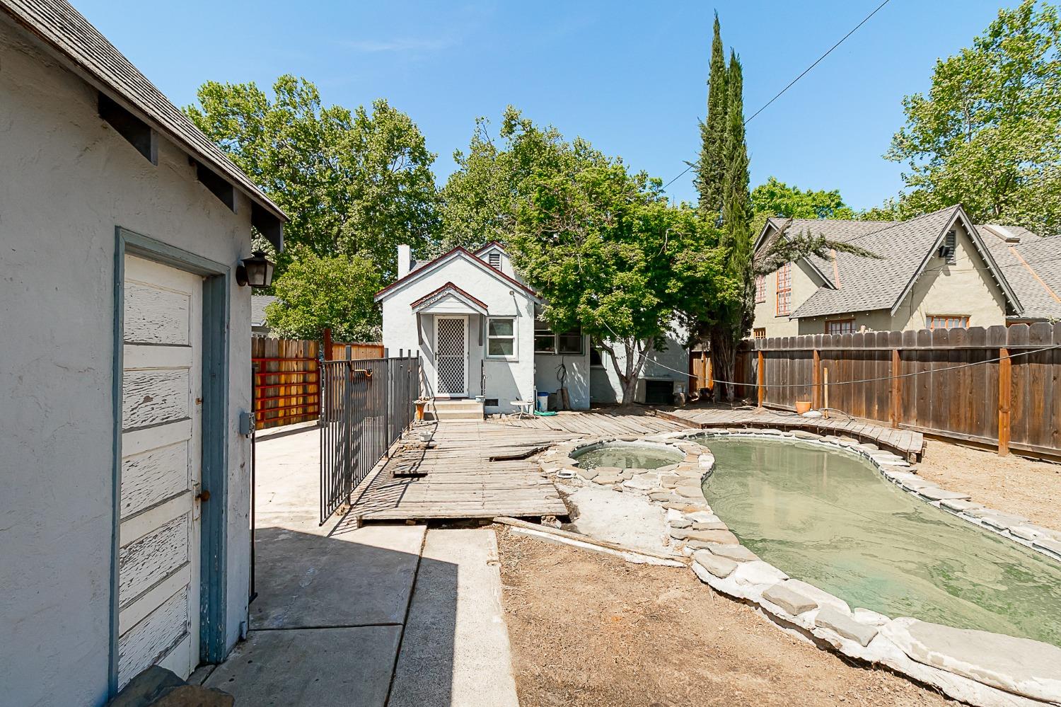 Sierra Drive, Turlock, California image 23