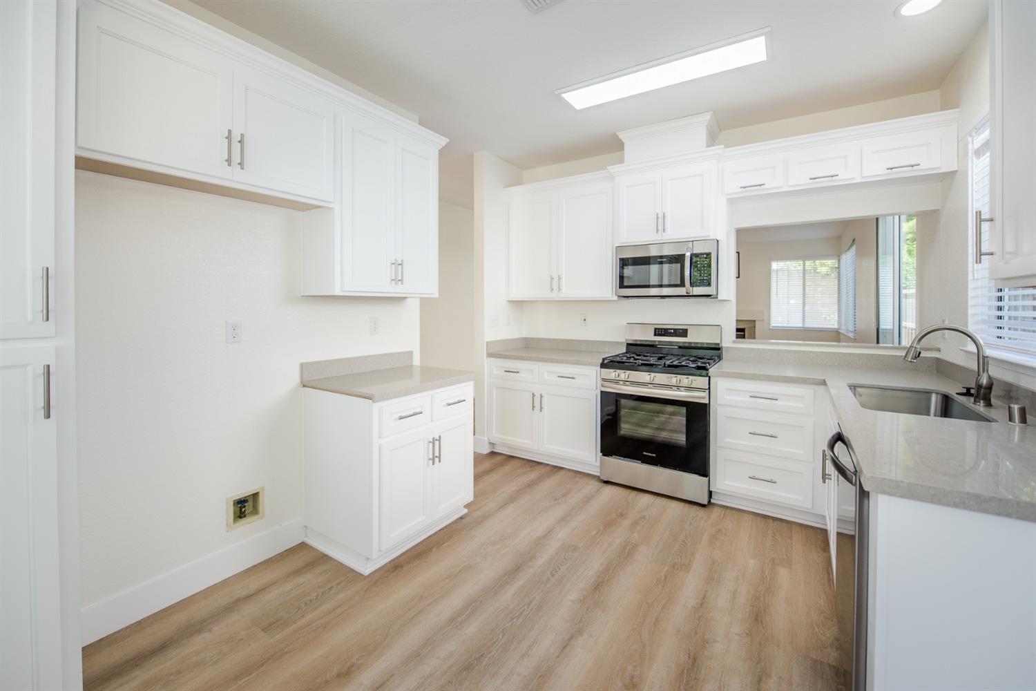 Sun Valley Drive, Woodland, California image 3