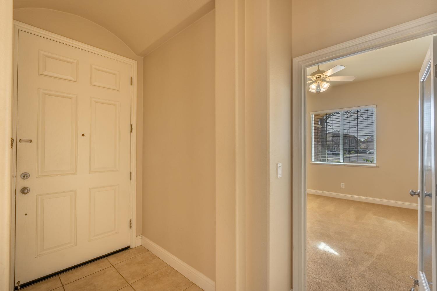 Detail Gallery Image 4 of 31 For 1730 Paola Ln, Manteca,  CA 95337 - 4 Beds | 2 Baths