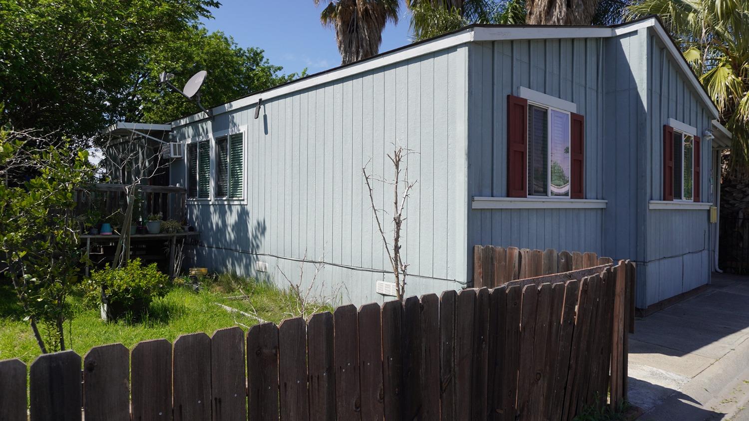 Detail Gallery Image 3 of 7 For 4971 Eleven Oaks Ln 15, North Highlands,  CA 95660 - 3 Beds | 2 Baths
