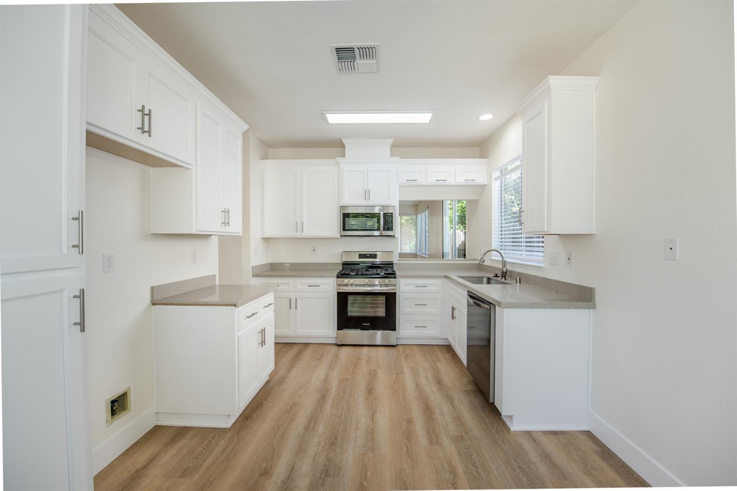 Sun Valley Drive, Woodland, California image 2