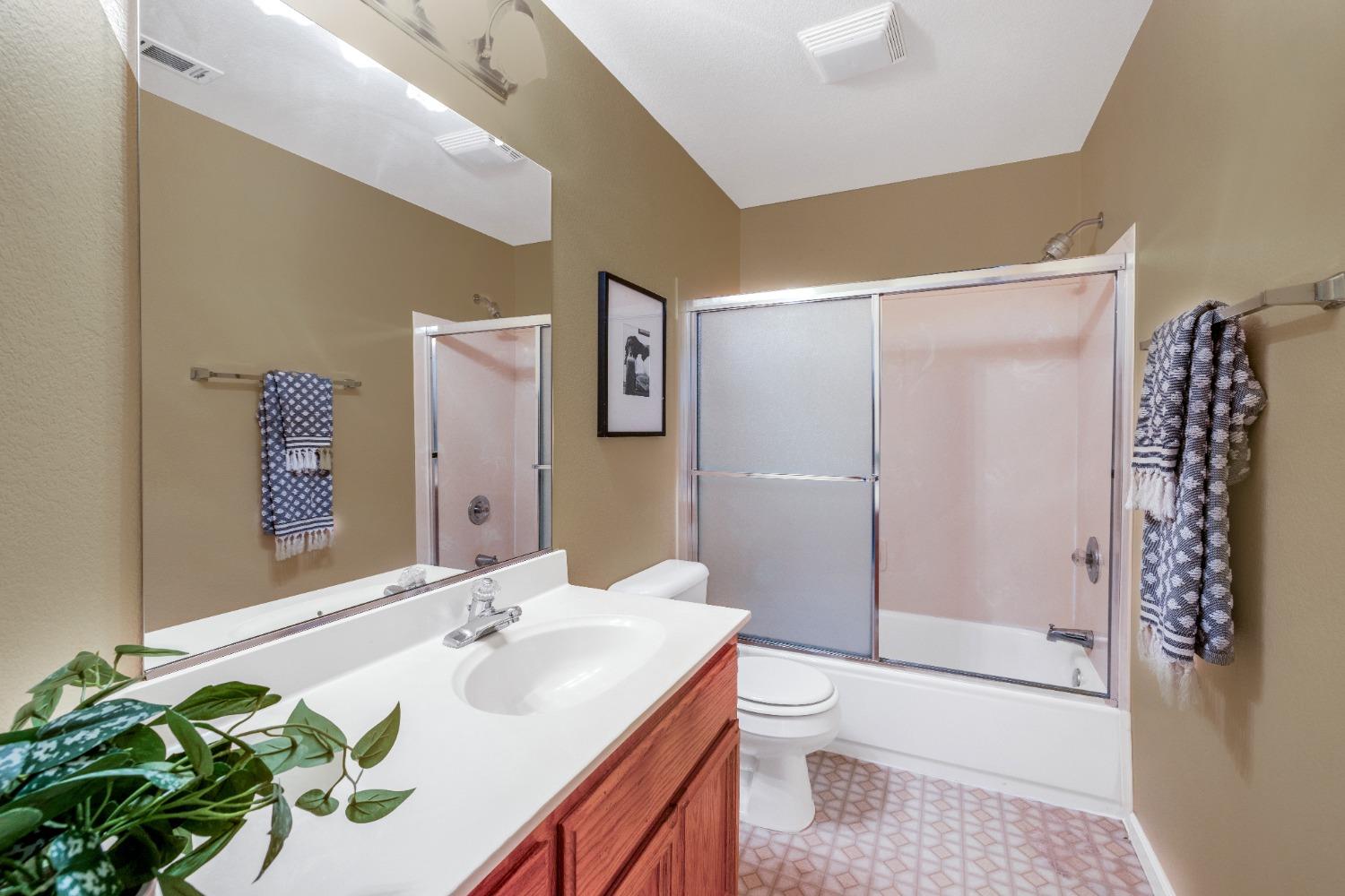 Spring Azure Way, Elk Grove, California image 7