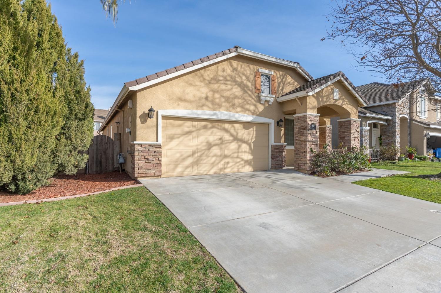 Detail Gallery Image 2 of 31 For 1730 Paola Ln, Manteca,  CA 95337 - 4 Beds | 2 Baths