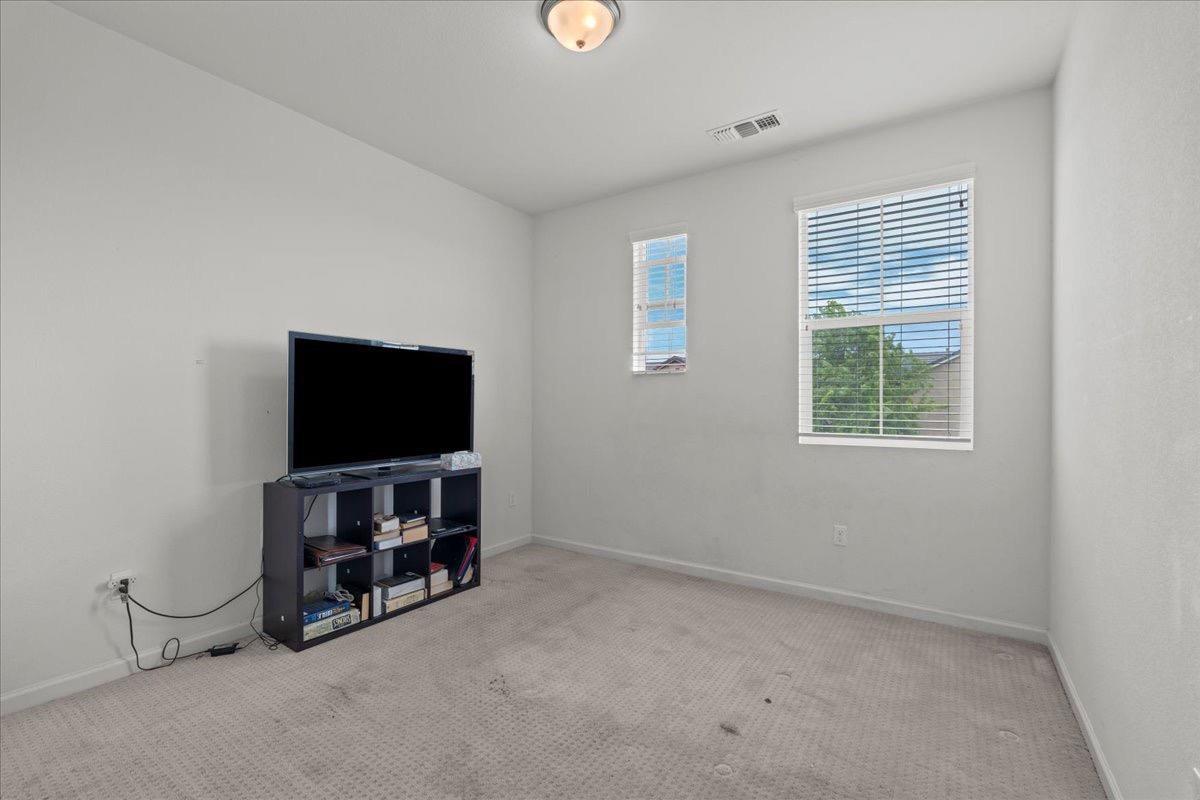Detail Gallery Image 4 of 27 For 2201 Novi Dr, Riverbank,  CA 95367 - 3 Beds | 2/1 Baths