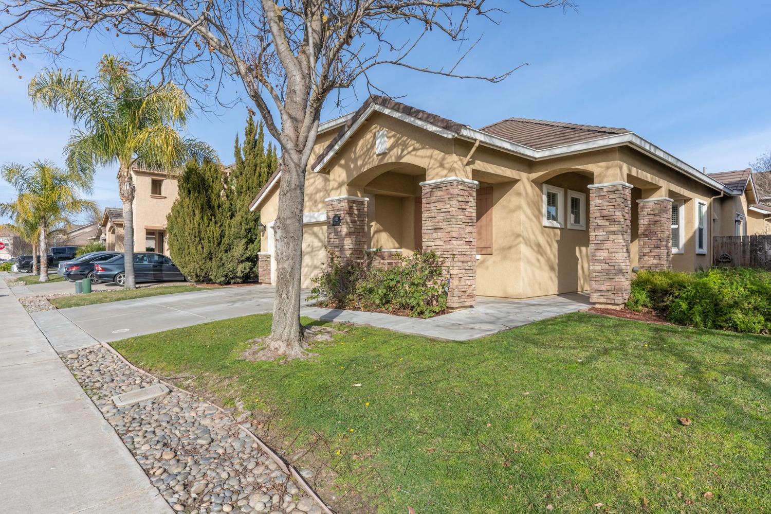 Detail Gallery Image 3 of 31 For 1730 Paola Ln, Manteca,  CA 95337 - 4 Beds | 2 Baths