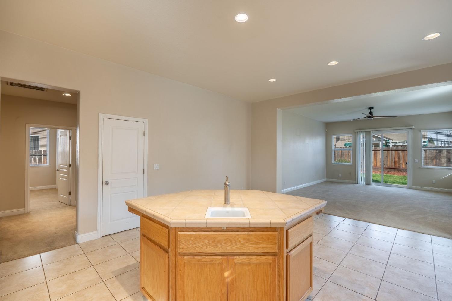 Detail Gallery Image 10 of 31 For 1730 Paola Ln, Manteca,  CA 95337 - 4 Beds | 2 Baths