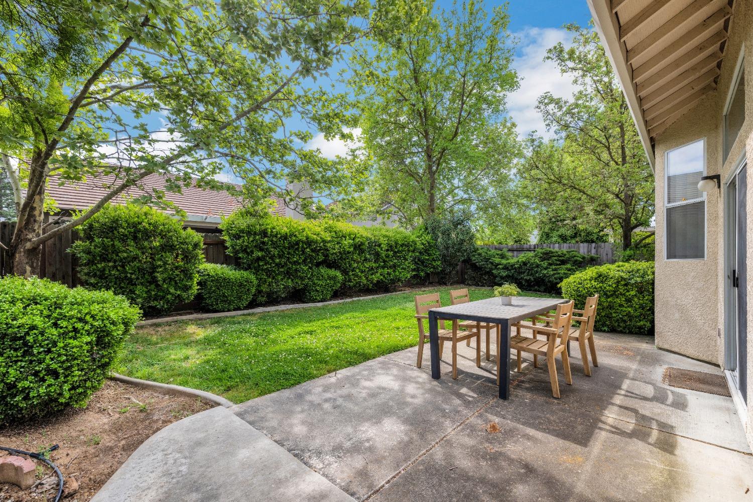 Spring Azure Way, Elk Grove, California image 40