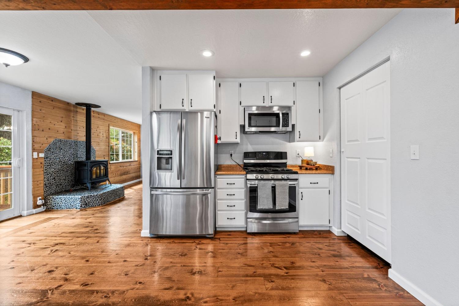 Detail Gallery Image 16 of 82 For 26485 Rollins Lake Rd, Colfax,  CA 95713 - 2 Beds | 2 Baths