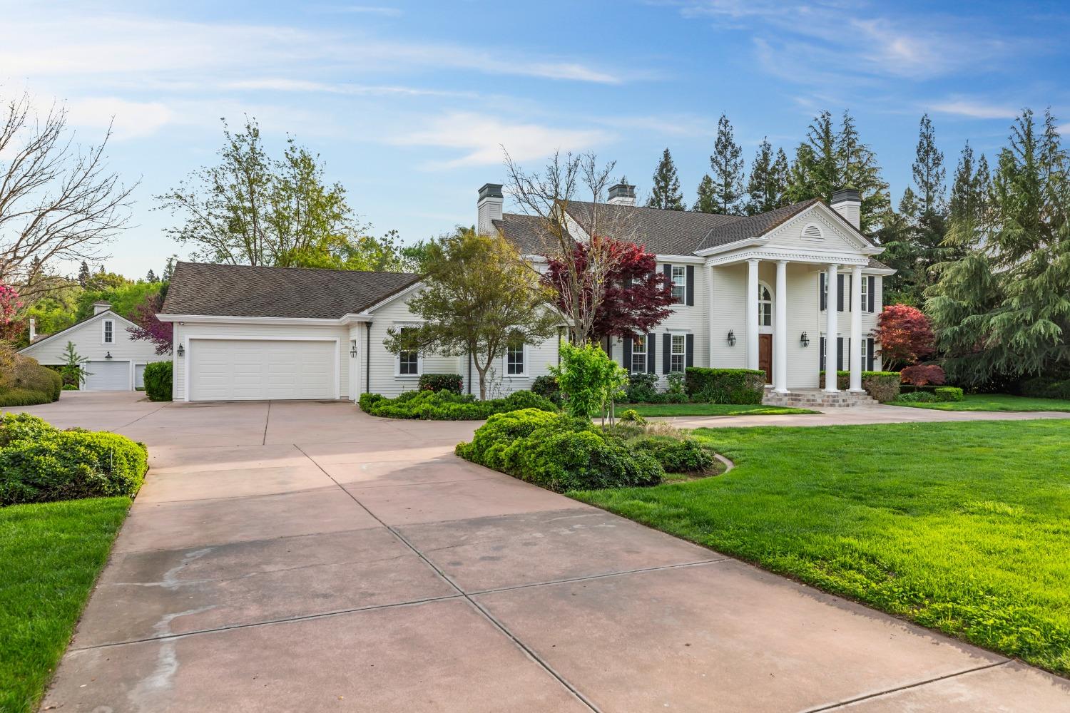 Detail Gallery Image 4 of 97 For 10407 Cimarron Trl, Oakdale,  CA 95361 - 4 Beds | 4/1 Baths