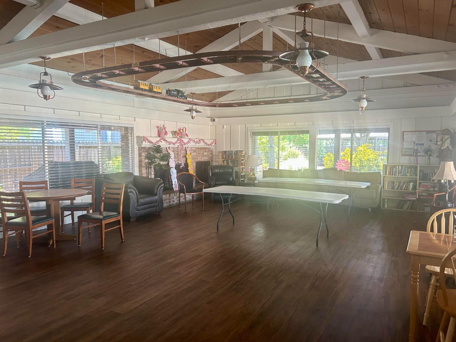 Detail Gallery Image 23 of 33 For 902 Del Paso Blvd 125, Sacramento,  CA 95815 - 2 Beds | 1 Baths