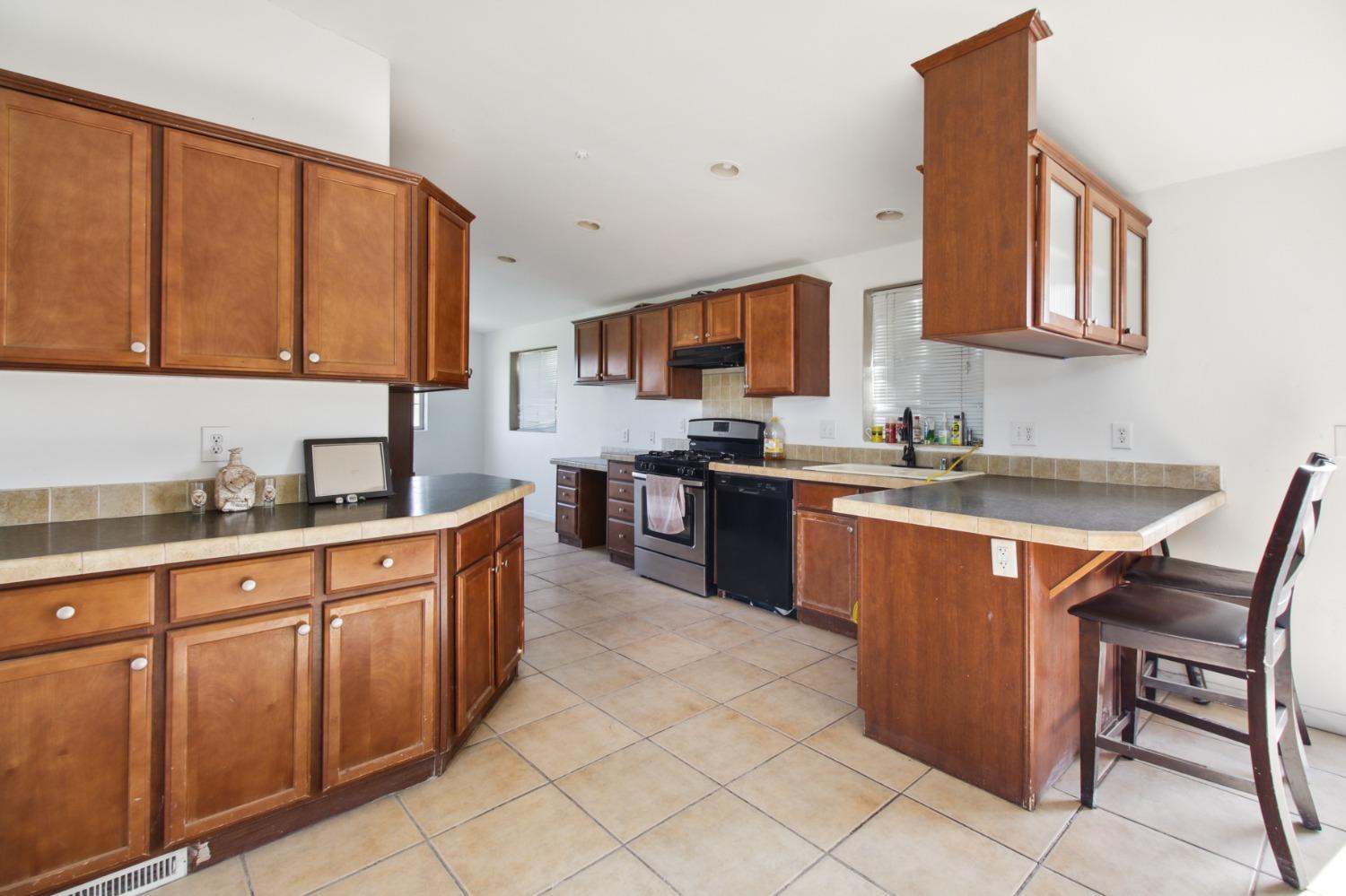Detail Gallery Image 8 of 28 For 28764 County Road 4, Dunnigan,  CA 95937 - 3 Beds | 2 Baths