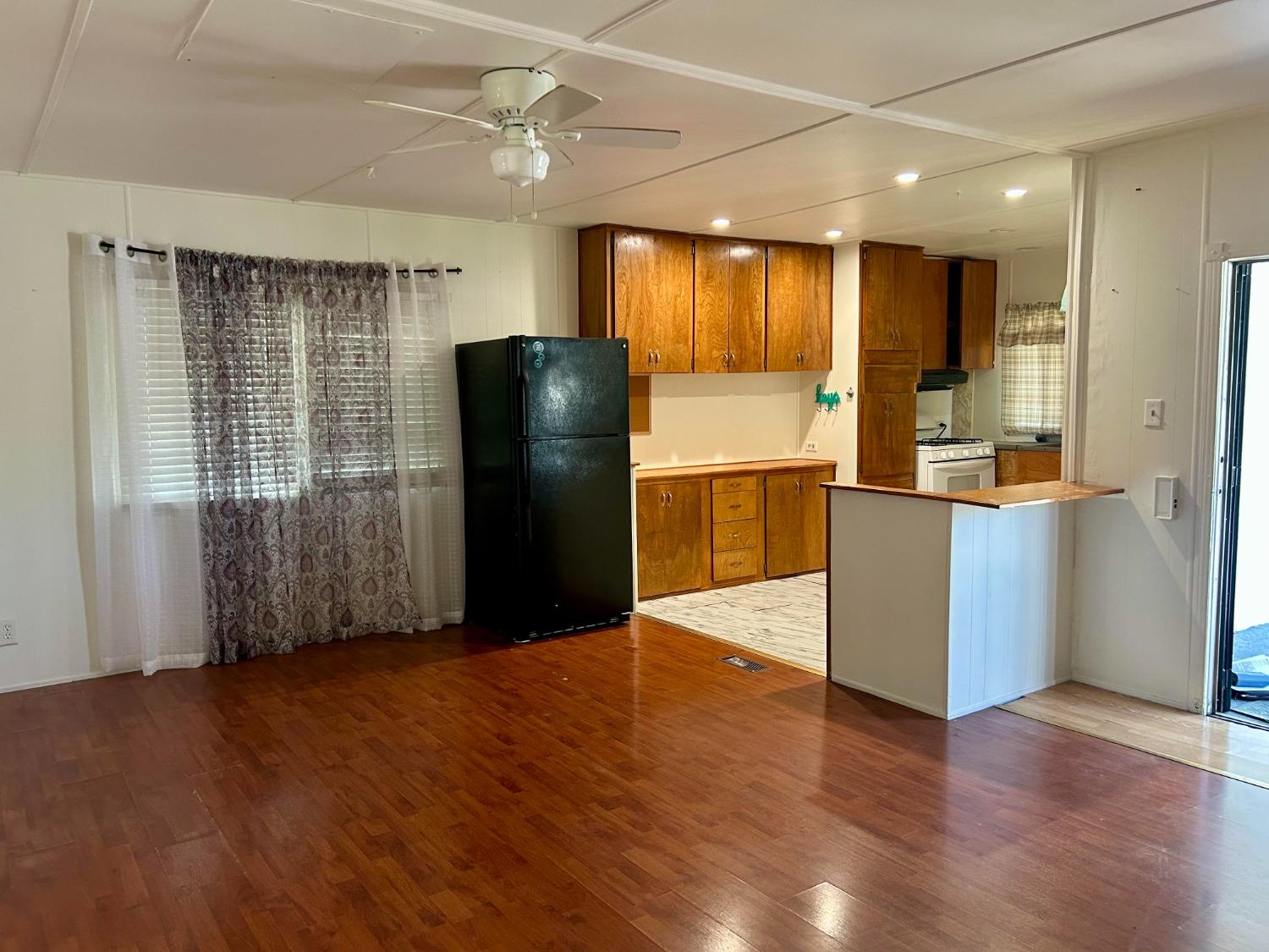 Detail Gallery Image 5 of 33 For 902 Del Paso Blvd 125, Sacramento,  CA 95815 - 2 Beds | 1 Baths