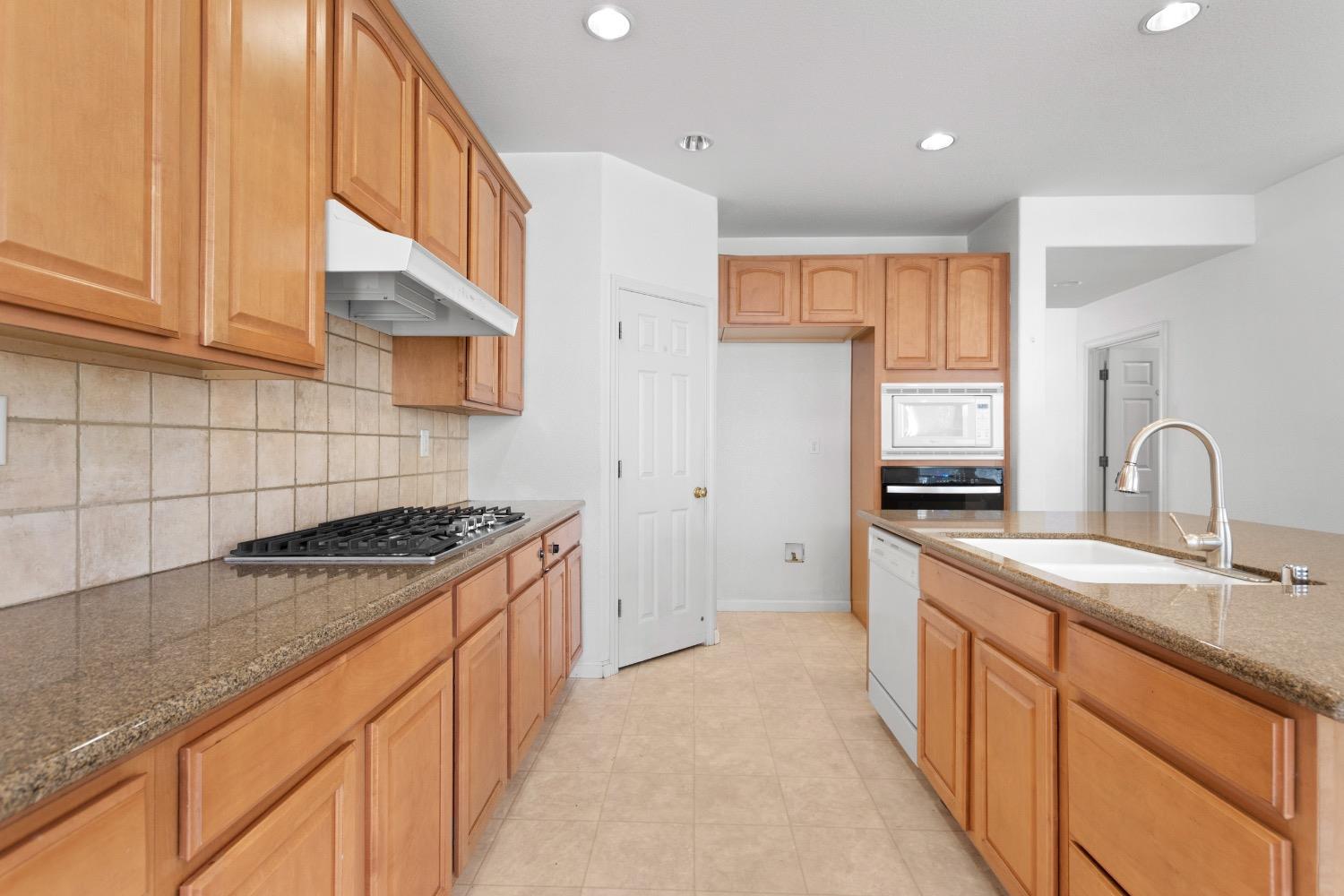 Detail Gallery Image 16 of 37 For 4213 Reunion Ct, Modesto,  CA 95356 - 4 Beds | 3 Baths