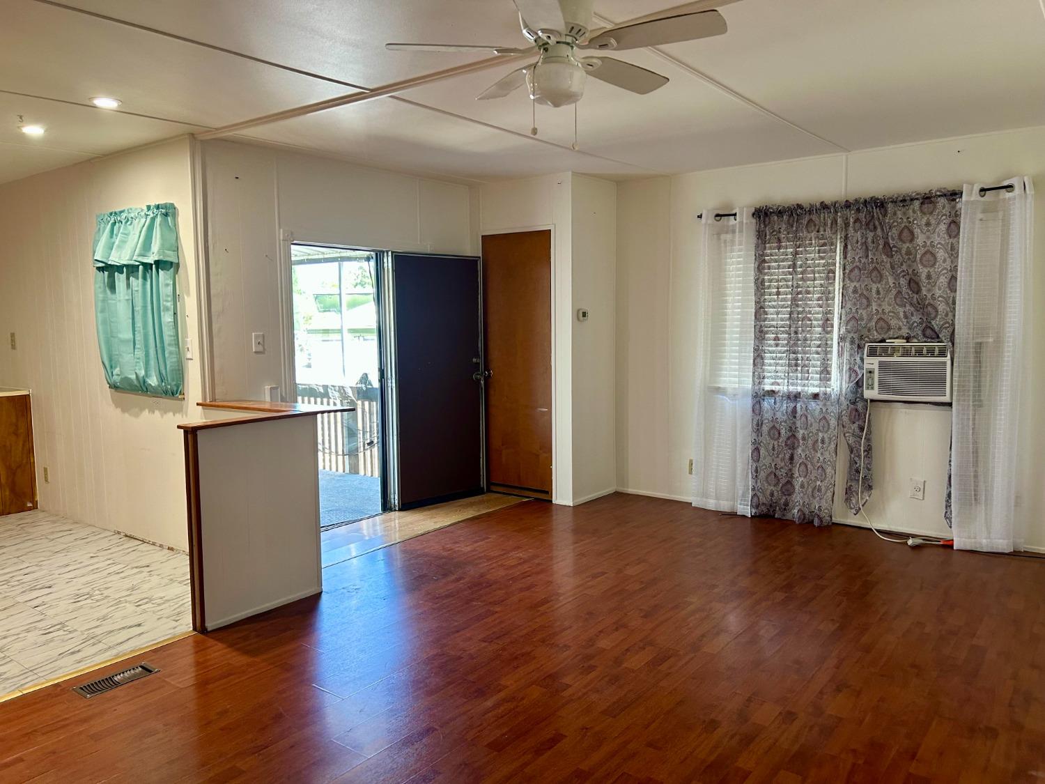 Detail Gallery Image 6 of 33 For 902 Del Paso Blvd 125, Sacramento,  CA 95815 - 2 Beds | 1 Baths