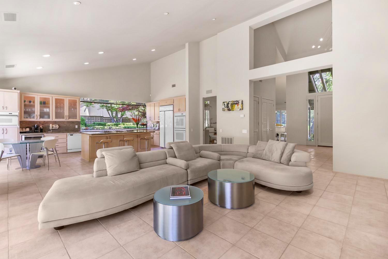 Detail Gallery Image 15 of 76 For 1946 Empire Oaks Ct, Gold River,  CA 95670 - 4 Beds | 4/2 Baths