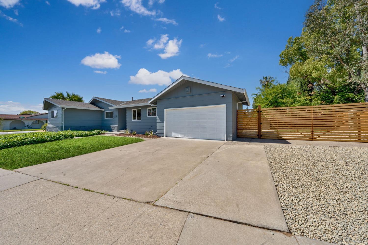 Detail Gallery Image 4 of 30 For 6270 Greenhaven Dr, Sacramento,  CA 95831 - 4 Beds | 2 Baths