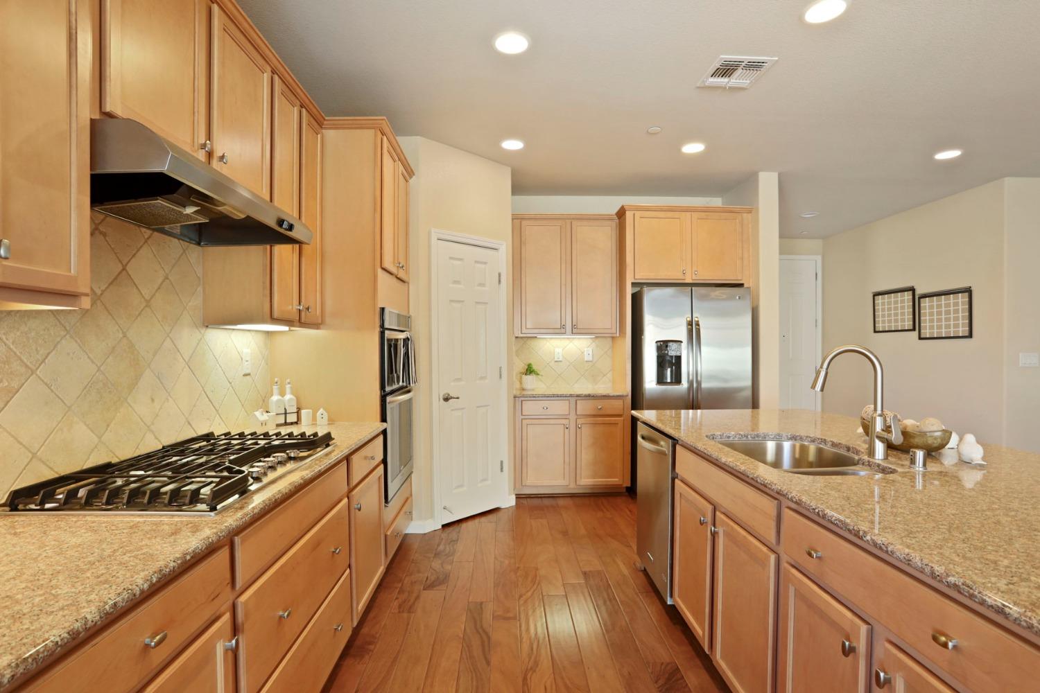 Detail Gallery Image 12 of 71 For 2681 Roseberry Ave, Manteca,  CA 95336 - 2 Beds | 2 Baths
