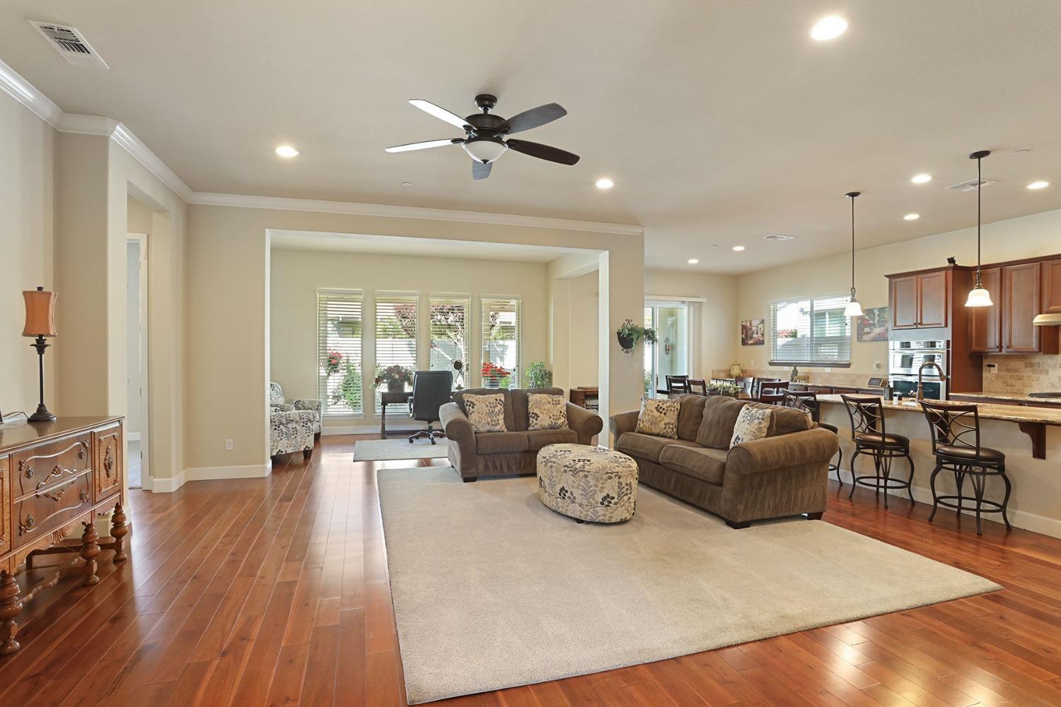 Detail Gallery Image 3 of 75 For 2609 Roseberry Ave, Manteca,  CA 95336 - 3 Beds | 2 Baths