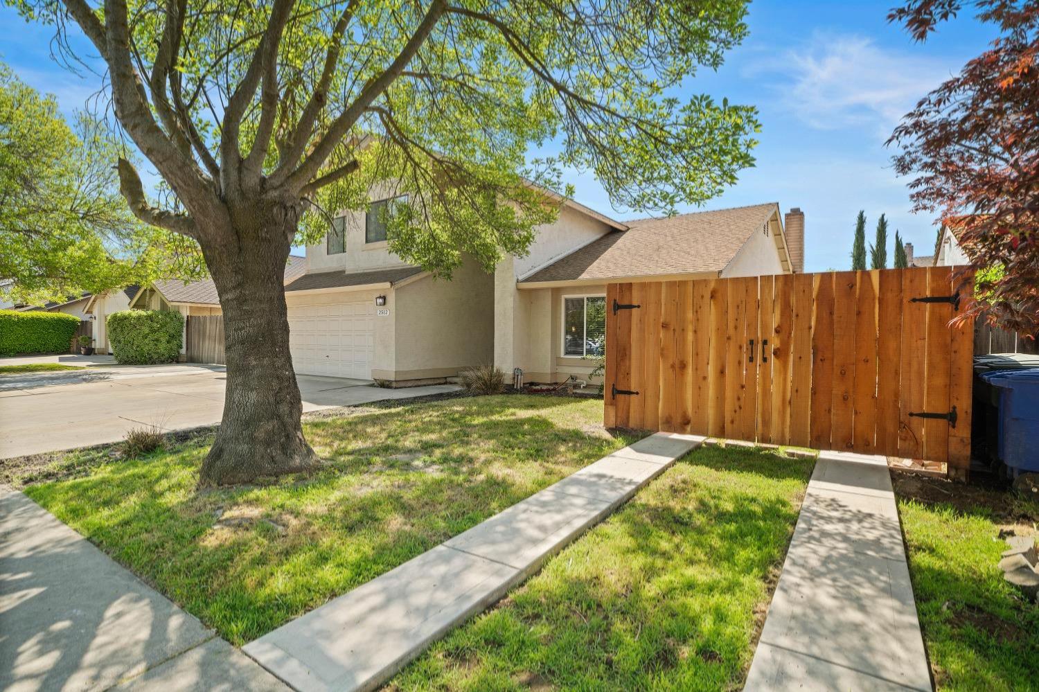 Detail Gallery Image 1 of 44 For 2512 Manor Oak Dr, Modesto,  CA 95355 - 4 Beds | 2/1 Baths