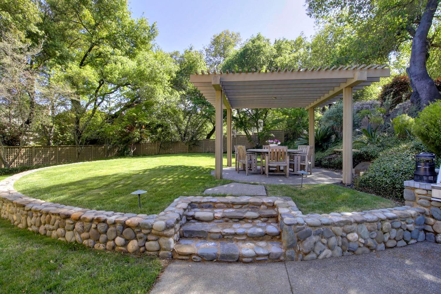 Detail Gallery Image 4 of 76 For 1946 Empire Oaks Ct, Gold River,  CA 95670 - 4 Beds | 4/2 Baths