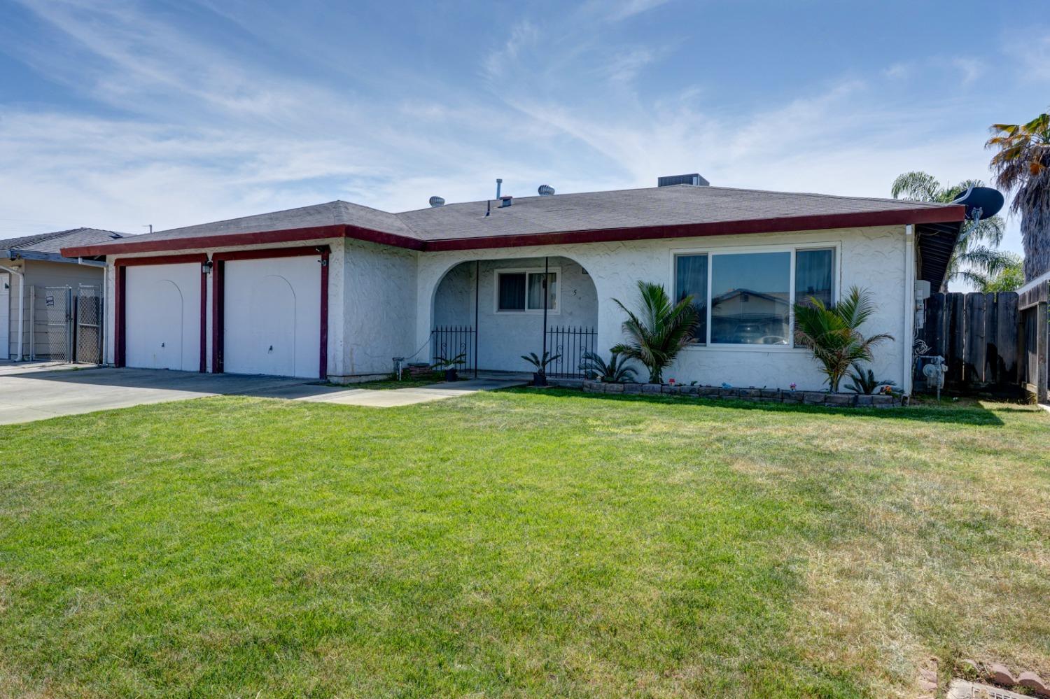 Detail Gallery Image 3 of 41 For 6555 Eden Ave, Winton,  CA 95388 - 4 Beds | 2 Baths
