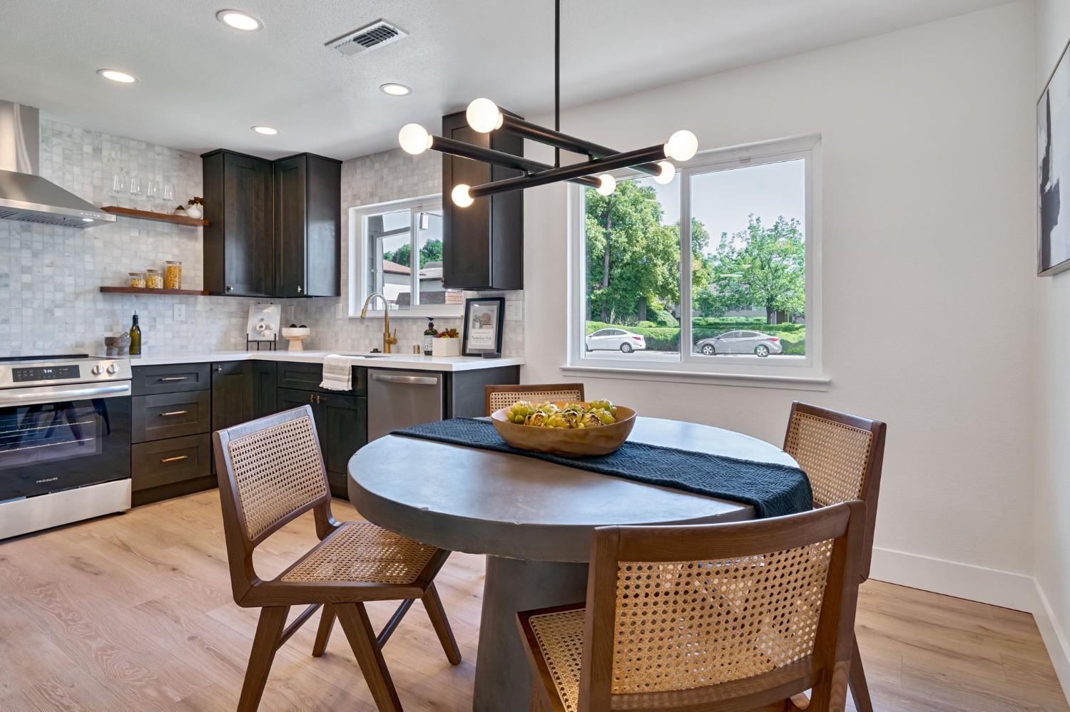Detail Gallery Image 17 of 30 For 6270 Greenhaven Dr, Sacramento,  CA 95831 - 4 Beds | 2 Baths