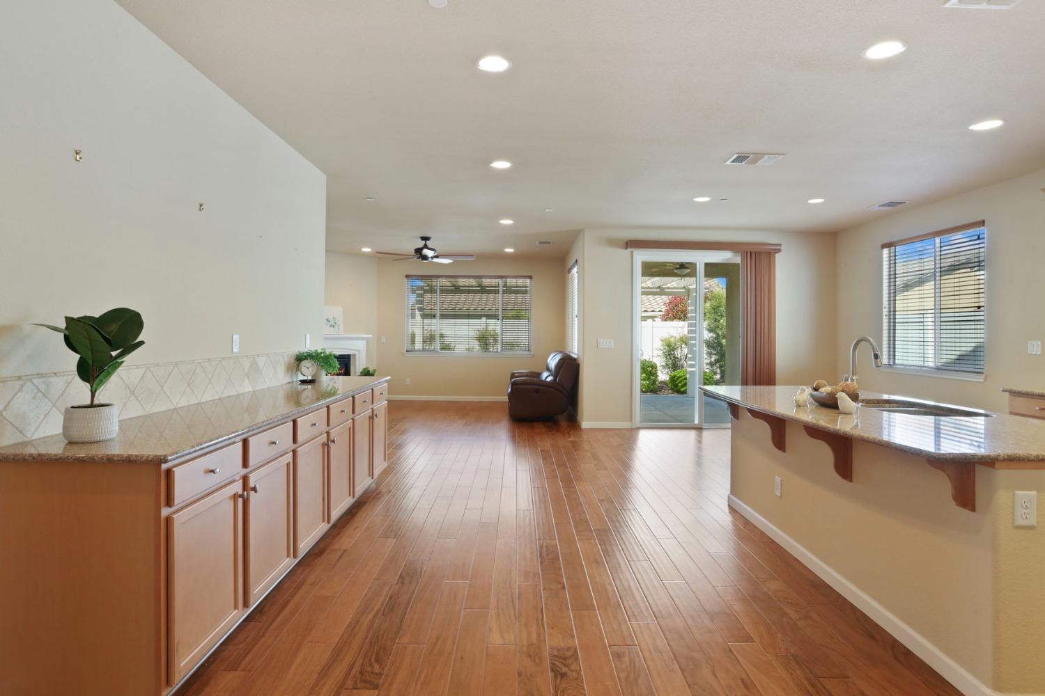 Detail Gallery Image 9 of 71 For 2681 Roseberry Ave, Manteca,  CA 95336 - 2 Beds | 2 Baths