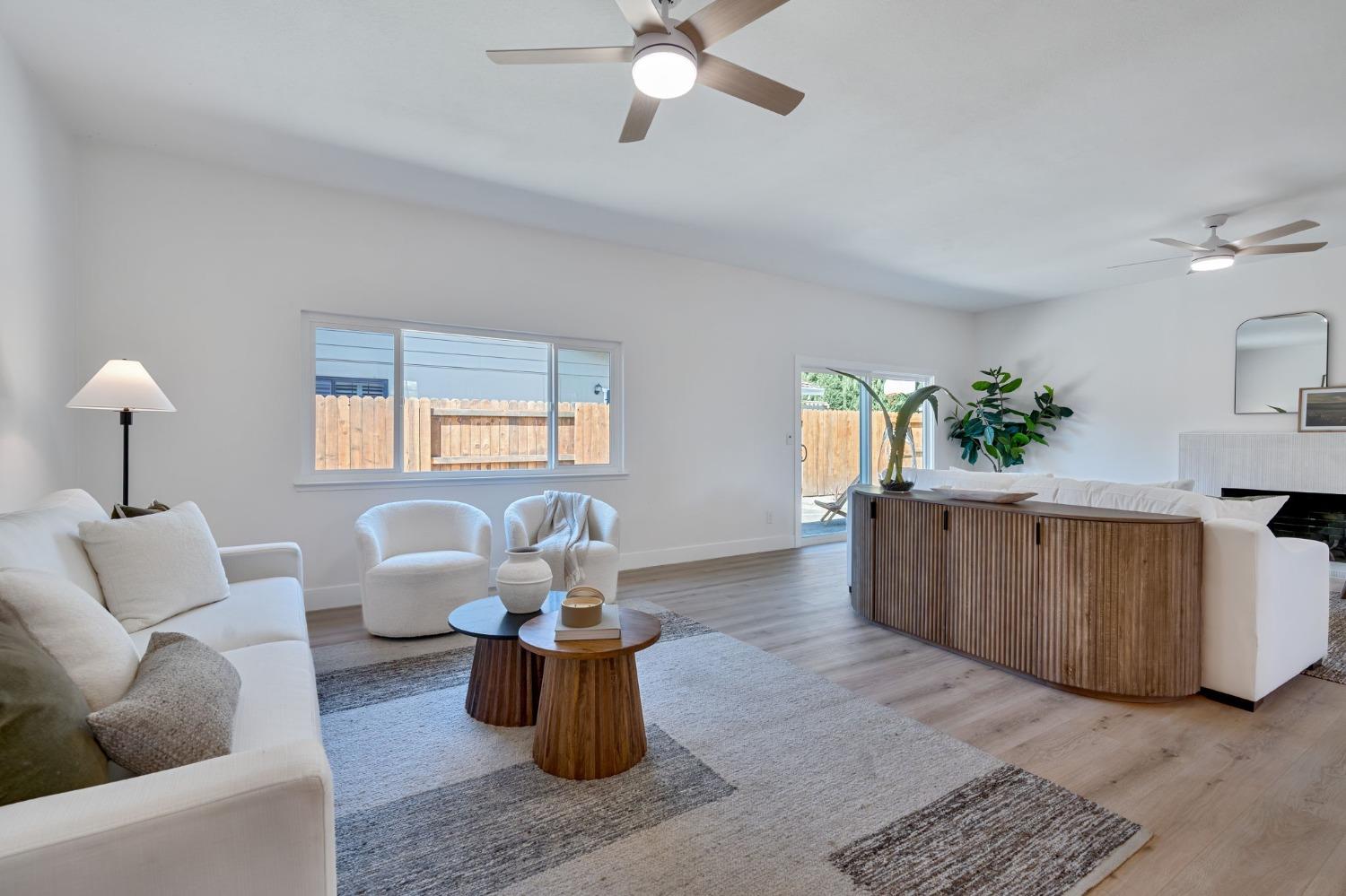 Detail Gallery Image 5 of 30 For 6270 Greenhaven Dr, Sacramento,  CA 95831 - 4 Beds | 2 Baths