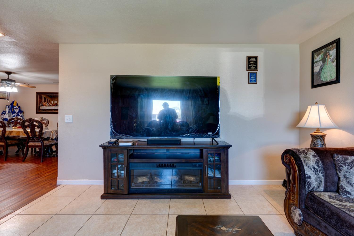 Detail Gallery Image 9 of 41 For 6555 Eden Ave, Winton,  CA 95388 - 4 Beds | 2 Baths