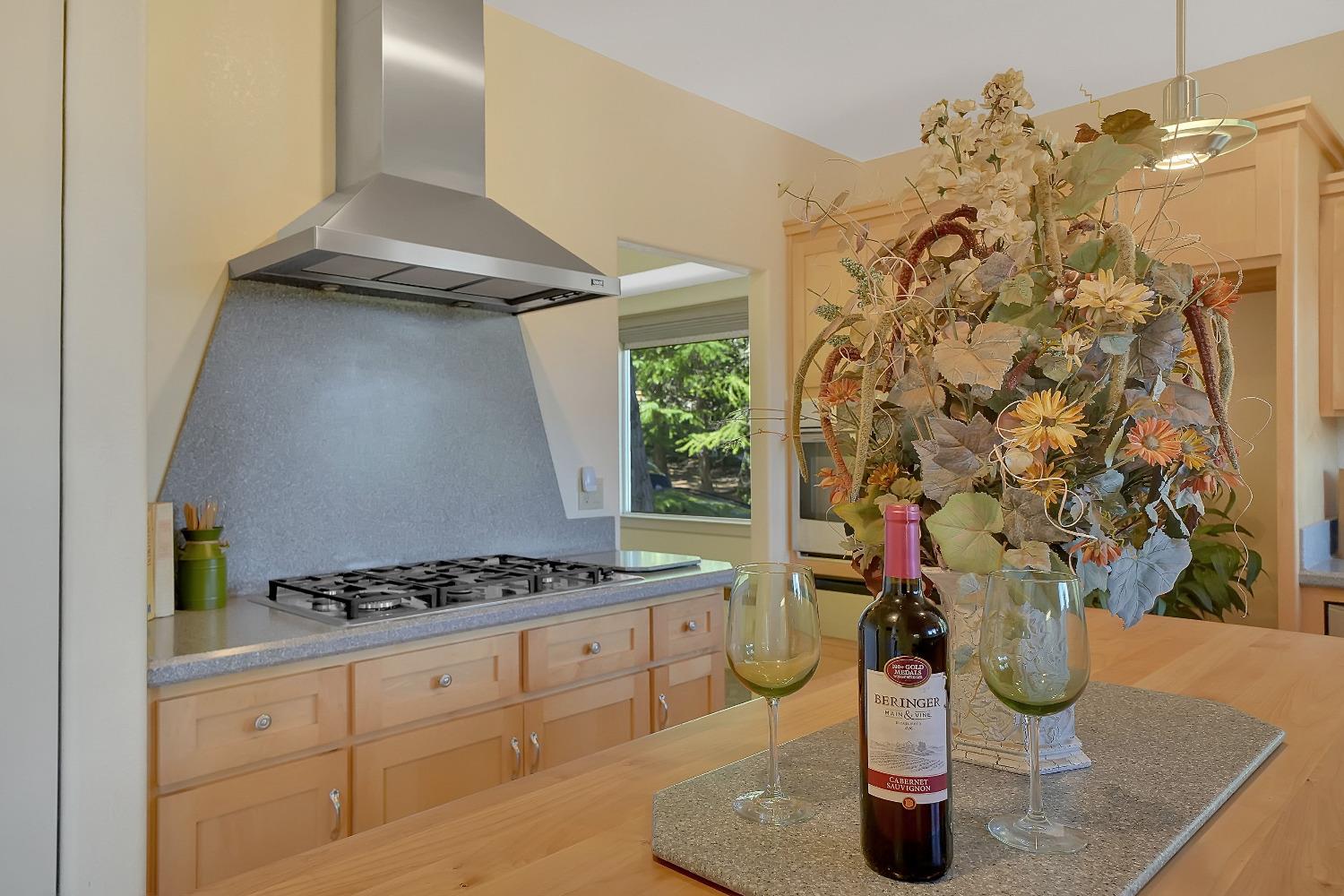 Detail Gallery Image 4 of 75 For 16724 Alpine Dr, Pioneer,  CA 95666 - 3 Beds | 2/1 Baths