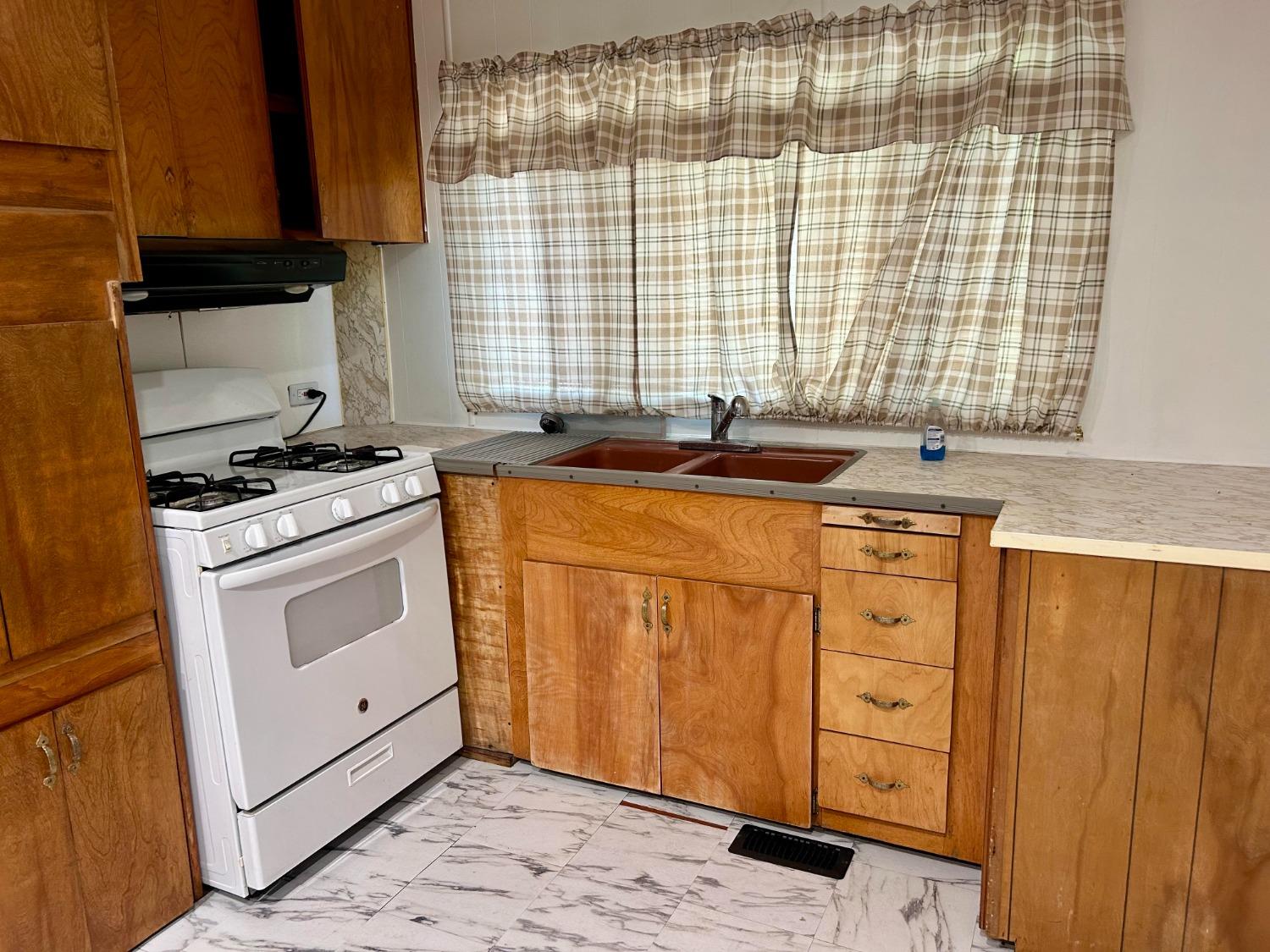 Detail Gallery Image 9 of 33 For 902 Del Paso Blvd 125, Sacramento,  CA 95815 - 2 Beds | 1 Baths