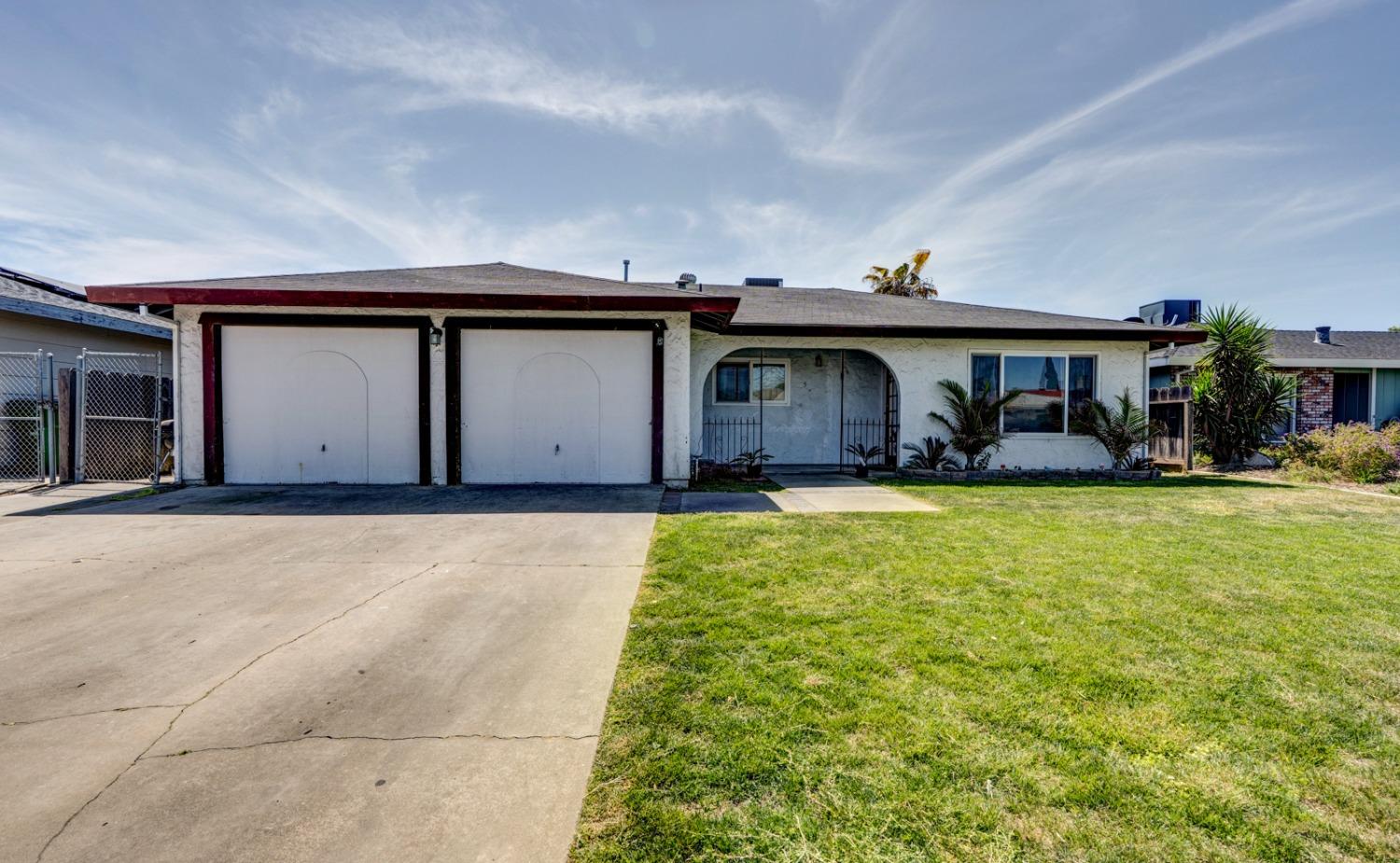 Detail Gallery Image 1 of 41 For 6555 Eden Ave, Winton,  CA 95388 - 4 Beds | 2 Baths