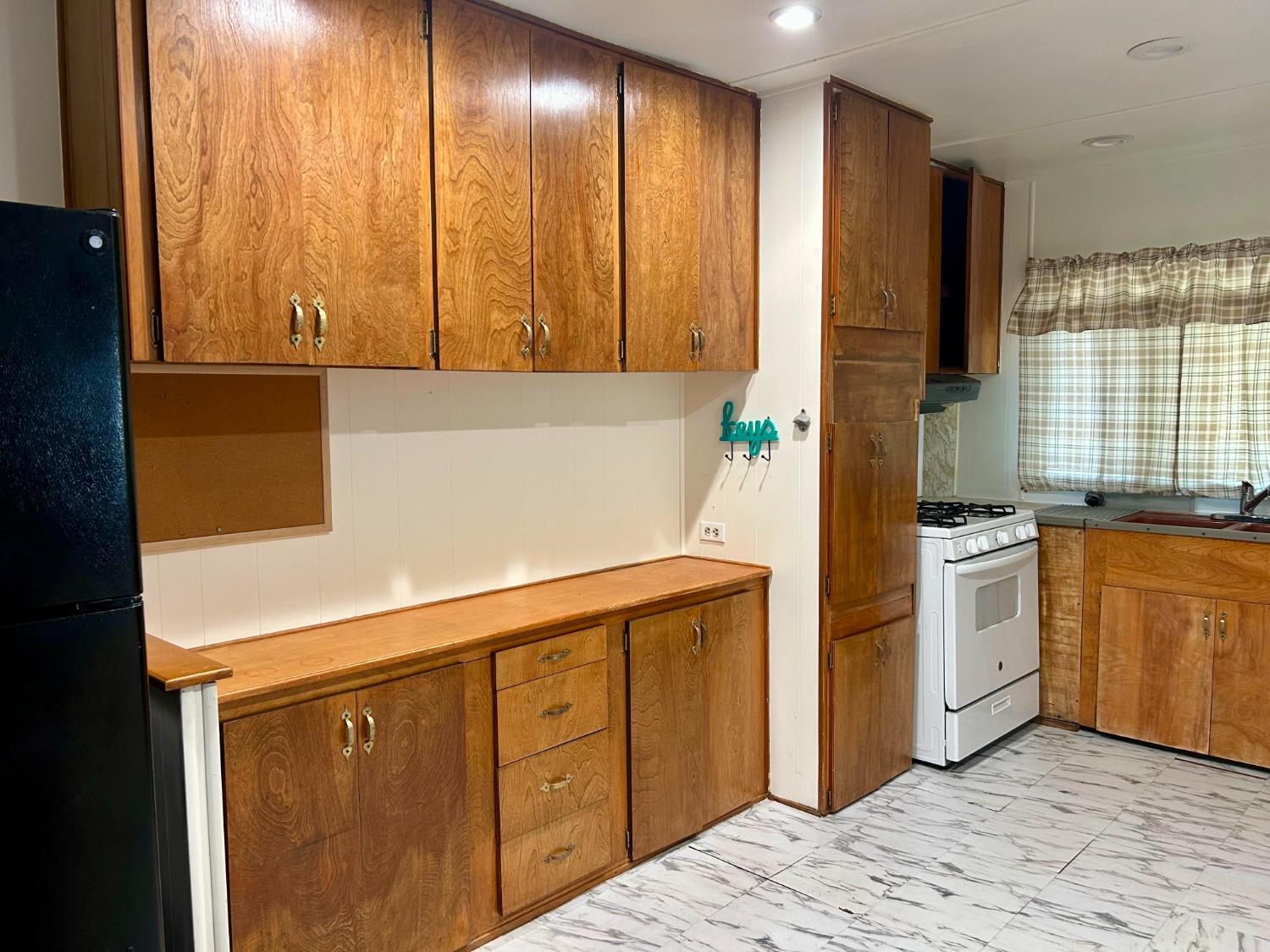 Detail Gallery Image 8 of 33 For 902 Del Paso Blvd 125, Sacramento,  CA 95815 - 2 Beds | 1 Baths