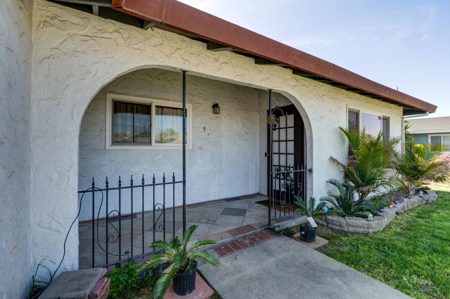 Detail Gallery Image 5 of 41 For 6555 Eden Ave, Winton,  CA 95388 - 4 Beds | 2 Baths