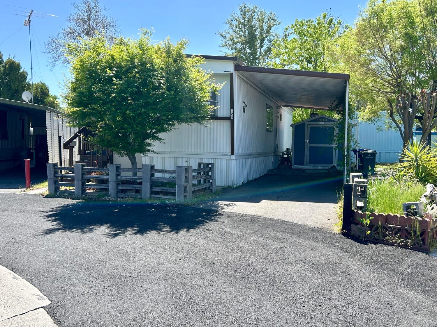 Detail Gallery Image 2 of 33 For 902 Del Paso Blvd 125, Sacramento,  CA 95815 - 2 Beds | 1 Baths