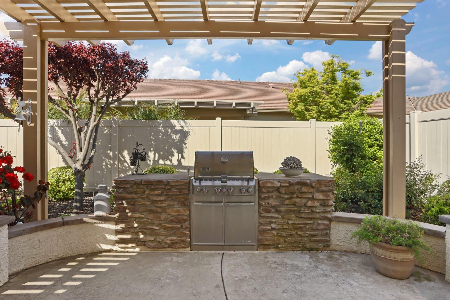 Detail Gallery Image 5 of 75 For 2609 Roseberry Ave, Manteca,  CA 95336 - 3 Beds | 2 Baths