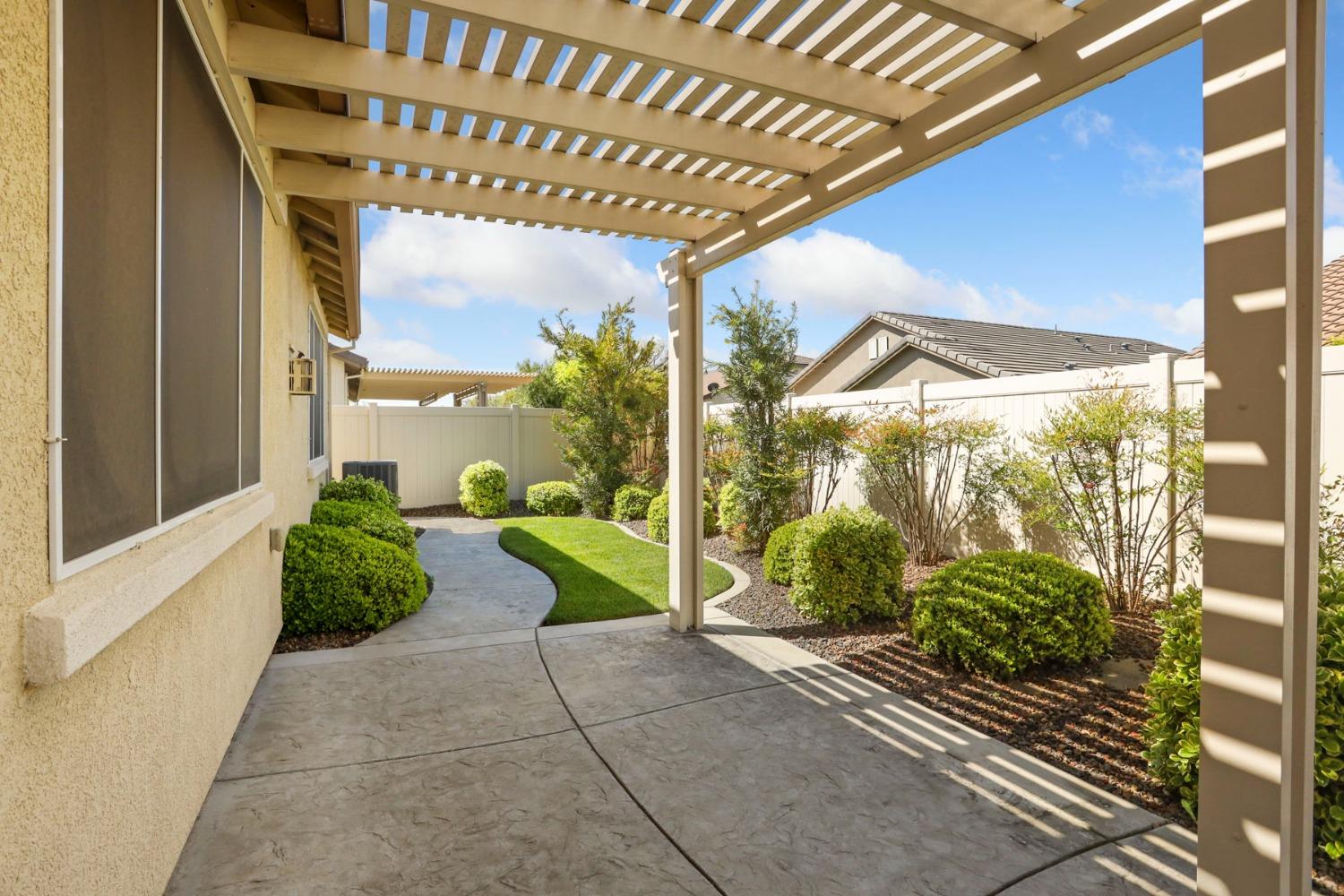 Detail Gallery Image 3 of 71 For 2681 Roseberry Ave, Manteca,  CA 95336 - 2 Beds | 2 Baths