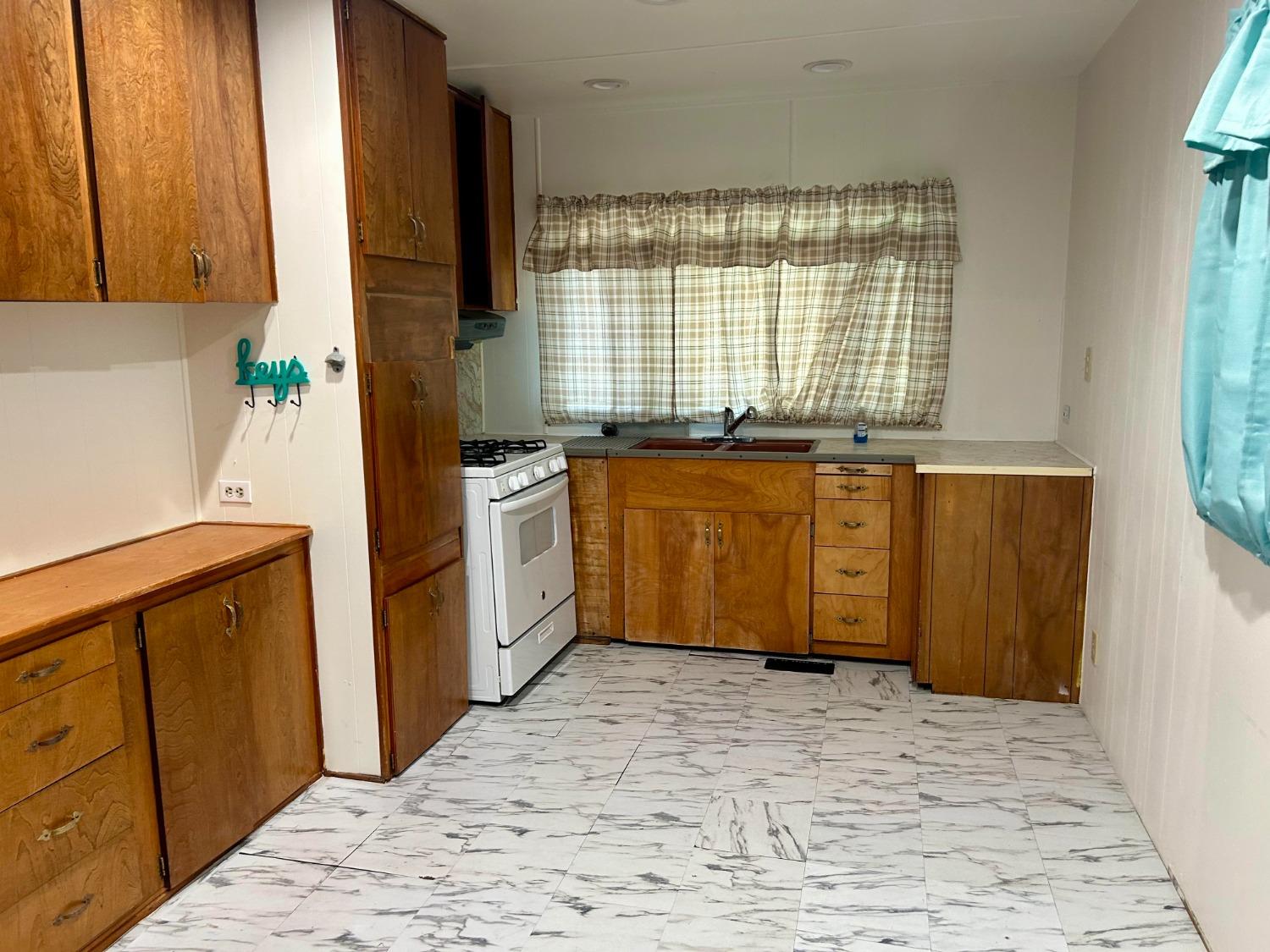 Detail Gallery Image 7 of 33 For 902 Del Paso Blvd 125, Sacramento,  CA 95815 - 2 Beds | 1 Baths