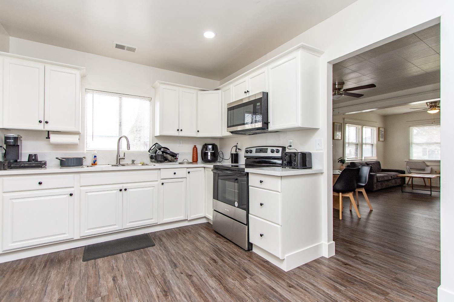 Almond Avenue, Turlock, California image 9