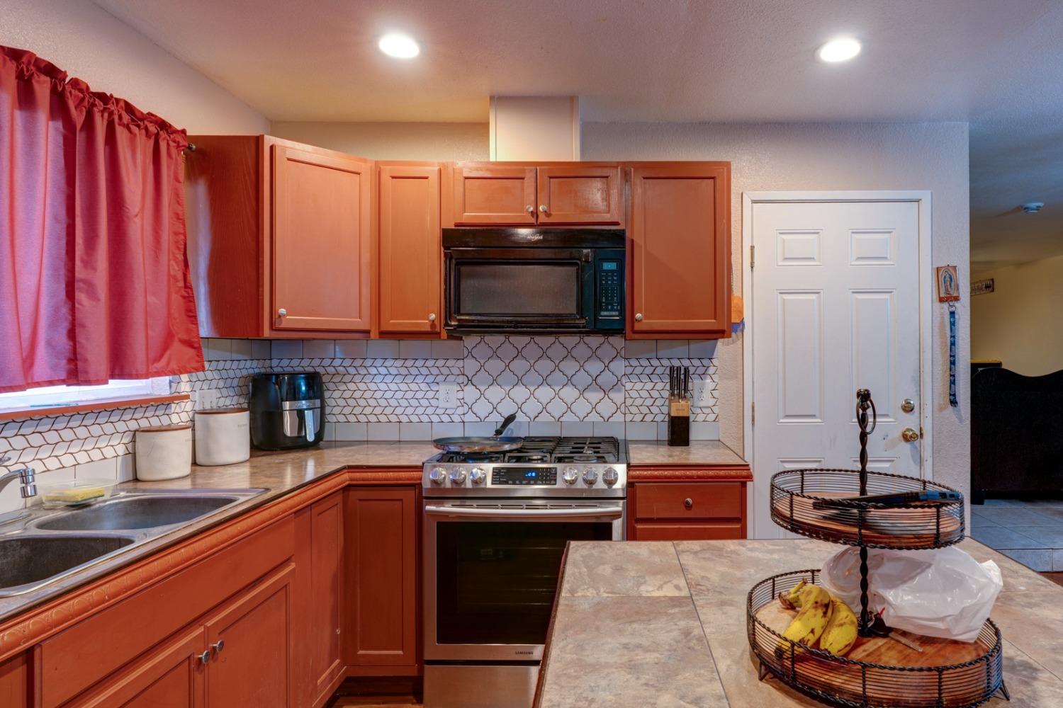 Detail Gallery Image 13 of 41 For 6555 Eden Ave, Winton,  CA 95388 - 4 Beds | 2 Baths