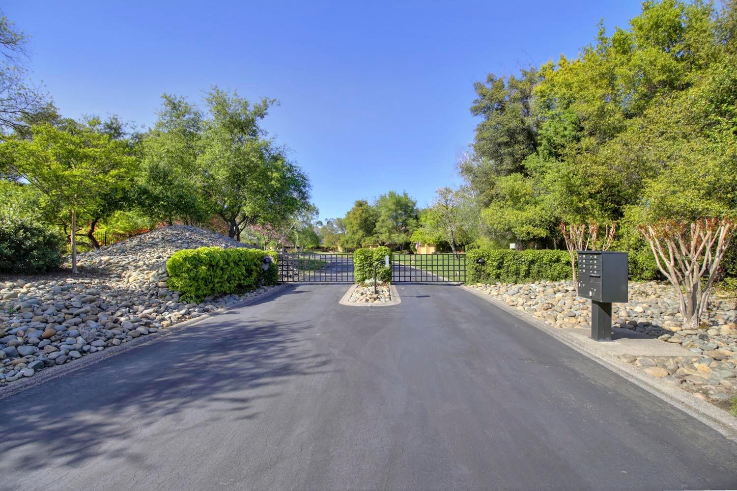 Detail Gallery Image 69 of 76 For 1946 Empire Oaks Ct, Gold River,  CA 95670 - 4 Beds | 4/2 Baths