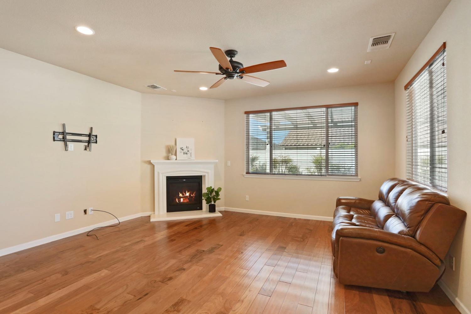 Detail Gallery Image 15 of 71 For 2681 Roseberry Ave, Manteca,  CA 95336 - 2 Beds | 2 Baths