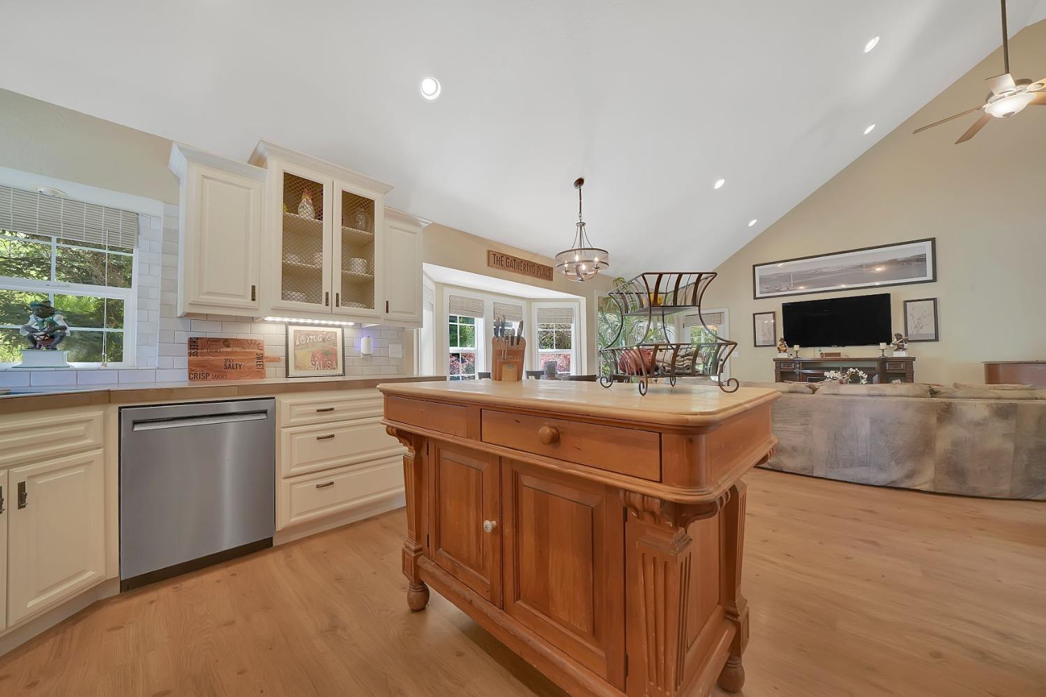 Detail Gallery Image 23 of 95 For 4784 Circle Hill Dr, Valley Springs,  CA 95252 - 3 Beds | 2 Baths