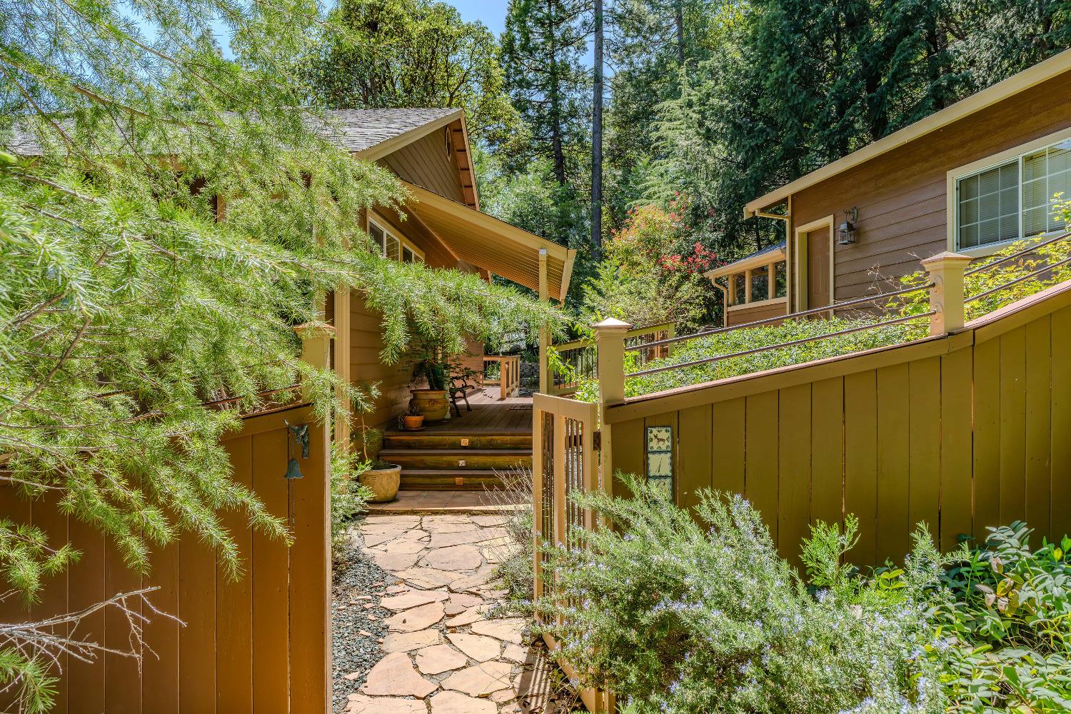 Detail Gallery Image 10 of 75 For 16724 Alpine Dr, Pioneer,  CA 95666 - 3 Beds | 2/1 Baths