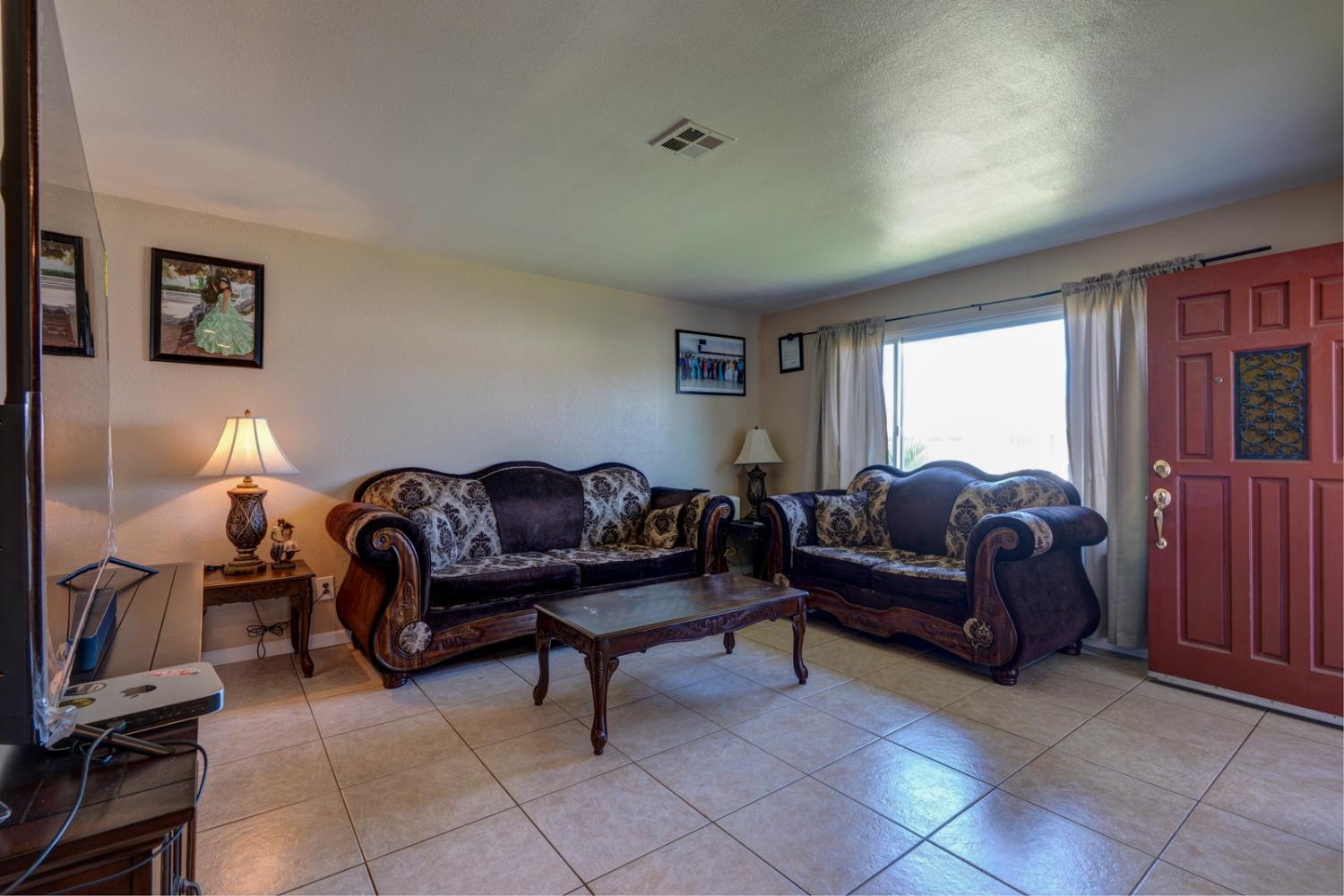 Detail Gallery Image 6 of 41 For 6555 Eden Ave, Winton,  CA 95388 - 4 Beds | 2 Baths